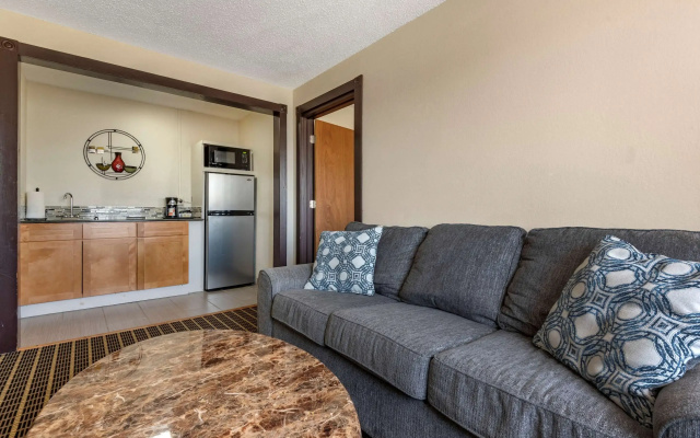 photo 5 of Quality Inn & Suites Warren