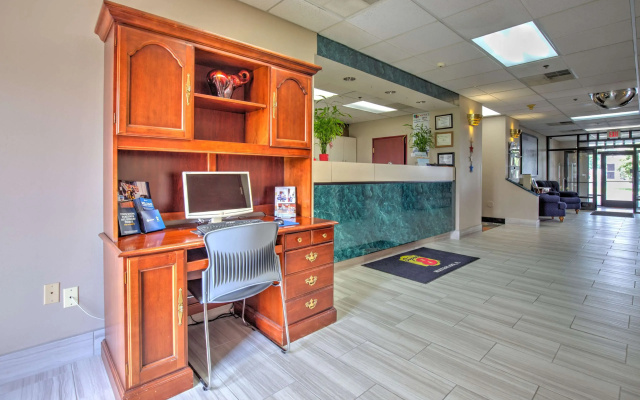 photo 3 of Super 8 by Wyndham Waterloo