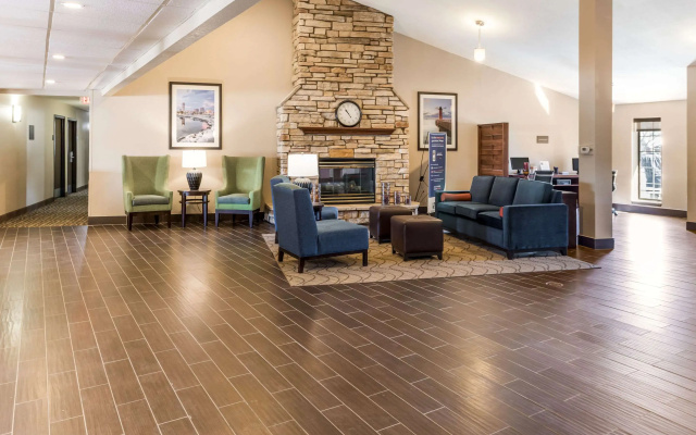 photo 2 of Comfort Inn Waukesha - Milwaukee West