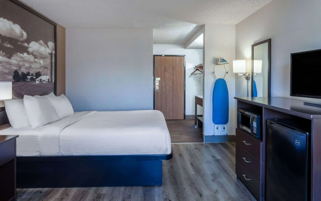 photo 5 of Super 8 by Wyndham Wausau