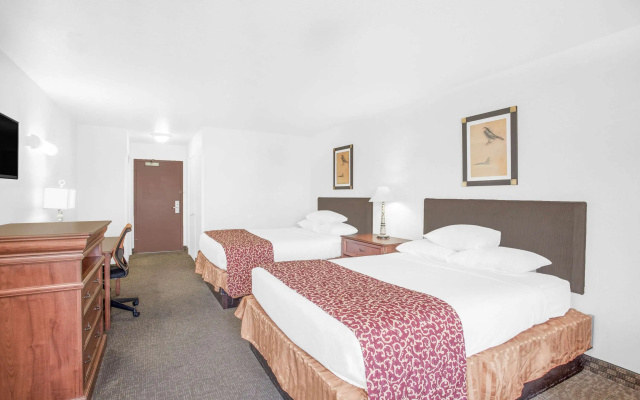 photo 3 of Super 8 By Wyndham Wheeling/Saint Clairsville Oh Area
