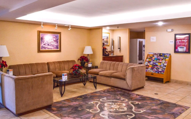 photo 2 of Econo Lodge Willowbrook