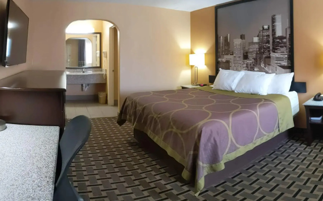 photo 5 of Platinum Inn & Suites Willowbrook Houston