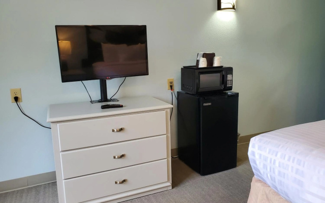 photo 3 of Coastal Inn & Suites - Wilmington, NC