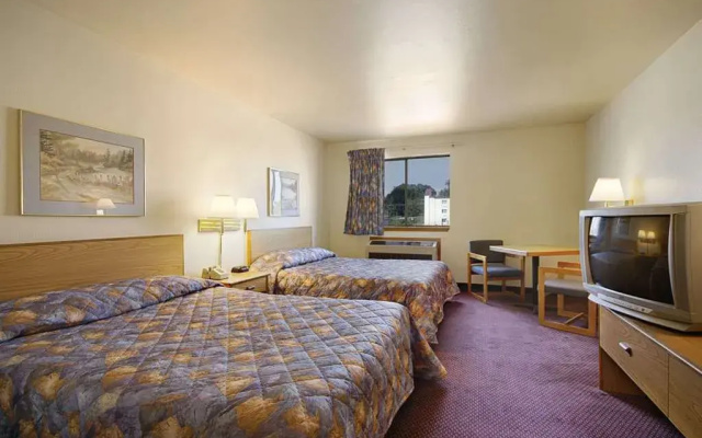 photo 2 of Super 8 York