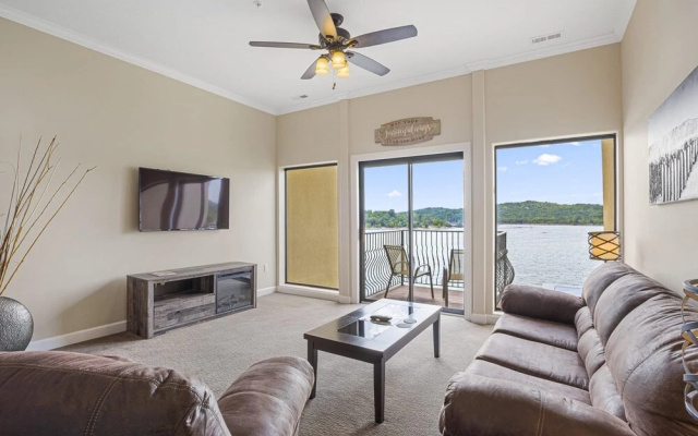 photo 2 of Superior 2 Bedroom Lake View Villa