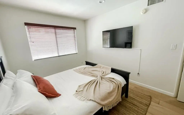 photo 2 of Supreme 2BD/3BA Condo - Los Angeles