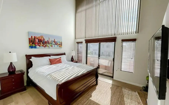 photo 5 of Supreme 2BD/3BA Condo - Los Angeles