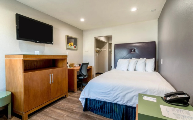 photo 5 of Azul Inn & Suites