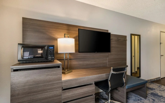 photo 4 of SureStay Hotel by BestWestern SeaTac Airport North