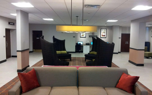 photo 2 of Albany Airport Inn