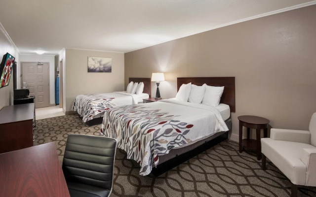 photo 3 of Red Roof Inn & Suites Lexington - Hamburg