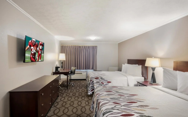 photo 4 of Red Roof Inn & Suites Lexington - Hamburg