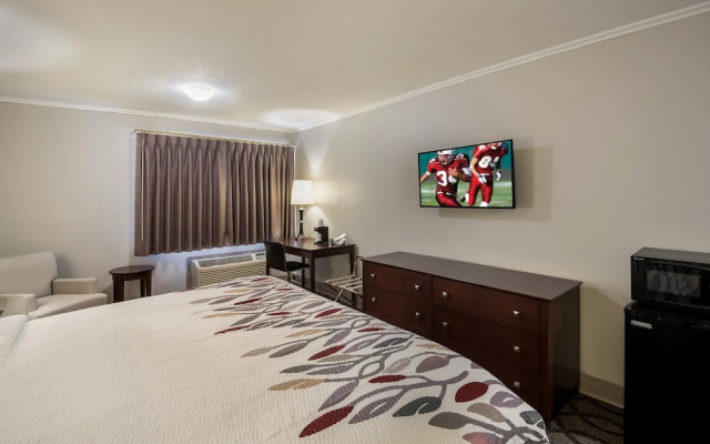 photo 5 of Red Roof Inn & Suites Lexington - Hamburg