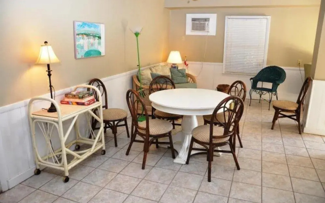 photo 4 of Surf Chalet - 4 Br home by RedAwning