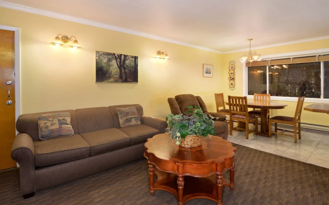 photo 2 of Surf Motel and Gardens