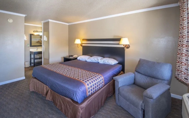 photo 4 of Surf Motel and Gardens