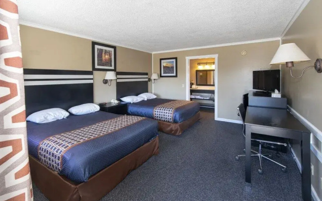 photo 5 of Surf Motel and Gardens