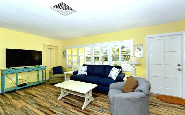 photo 2 of Surf Rider's Cottage 2 Bedrooms 1 Bathroom Condo