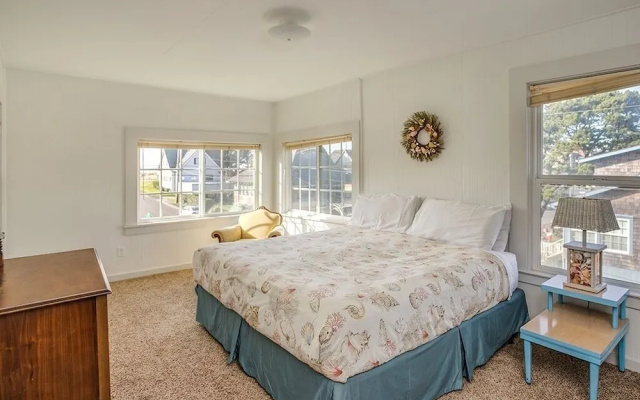 photo 4 of Surfers Paradise 4 Bedroom Home