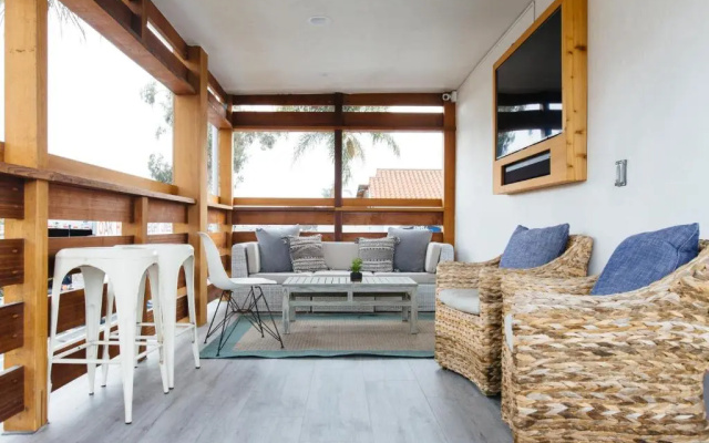 photo 2 of Surfhouse