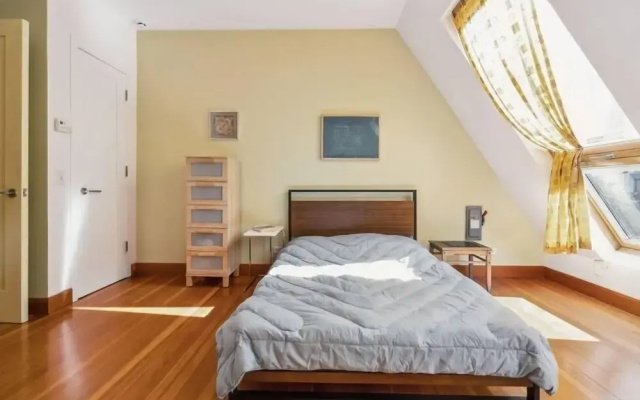 photo 2 of Surprisingly Unique 2br Urban Oasis W/ Sauna In Ny 2 Bedroom Home