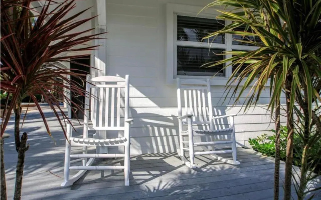 photo 2 of Swaying Palm Beach House