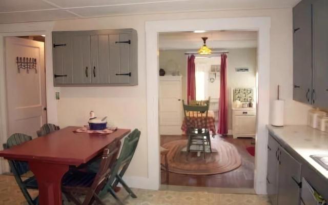 photo 4 of Sweet Pea Cottage - Two Bedroom Home