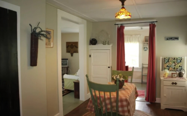 photo 5 of Sweet Pea Cottage - Two Bedroom Home