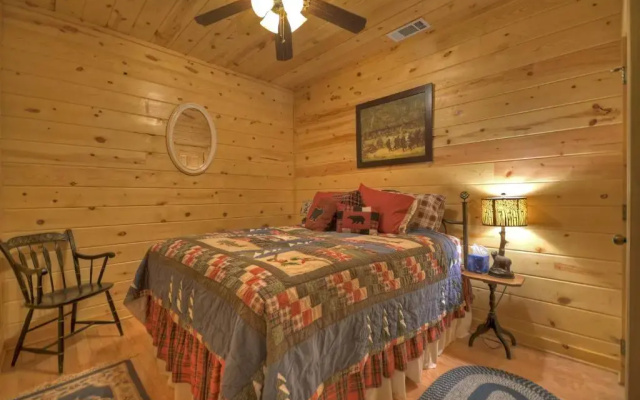 photo 2 of Sweetwater Escape Cozy Cabin a Fightingtown Access