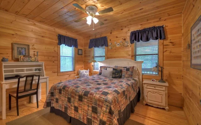 photo 3 of Sweetwater Escape Cozy Cabin a Fightingtown Access