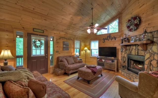 photo 5 of Sweetwater Escape Cozy Cabin a Fightingtown Access