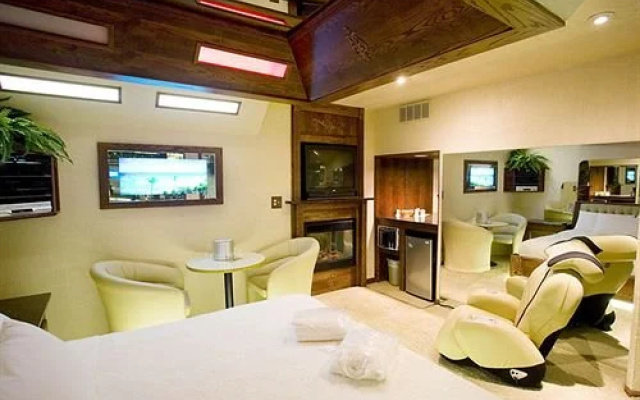 photo 3 of Sybaris Pool Suites