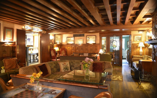 photo 2 of Tabard Inn