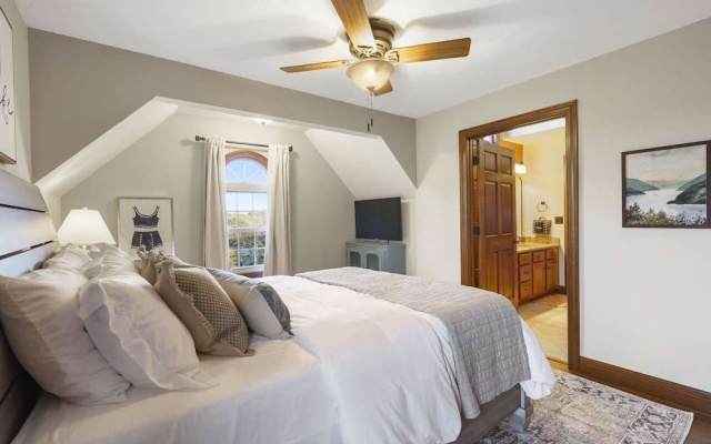 photo 4 of Table Rock Manor at Whitefish Bay