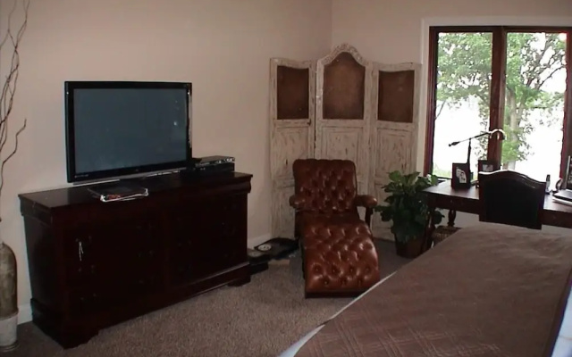 photo 4 of Table Rock Missouri 4 Br home by RedAwning