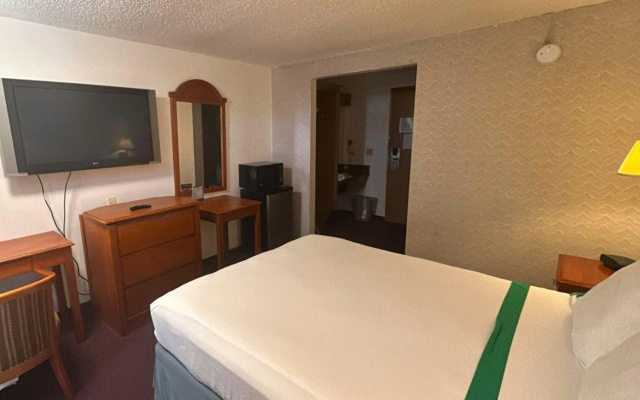 photo 5 of Tacoma Port Inn Fife I-5 Hotel