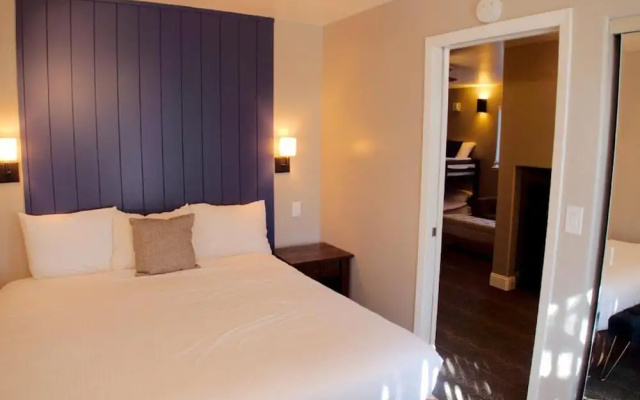 photo 2 of Tahoe City Inn
