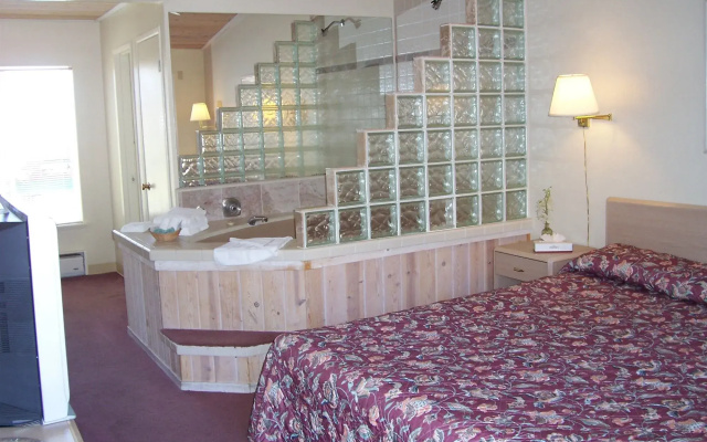 photo 4 of The Inn at Boatworks