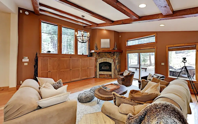 photo 2 of Tahoe Donner Gem - 4 Br Home
