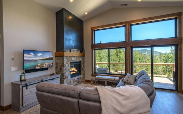 photo 3 of Tahoe Donner Home 4 Bedrooms 2.5 Bathrooms Home