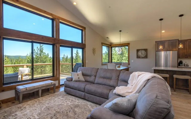 photo 5 of Tahoe Donner Home 4 Bedrooms 2.5 Bathrooms Home