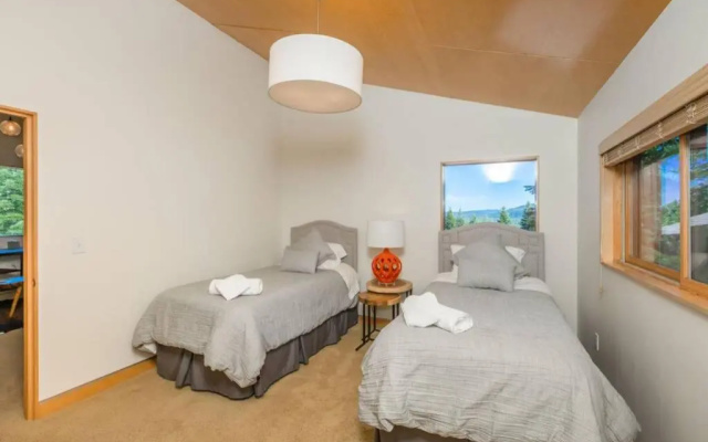 photo 3 of Tahoe Donner Luxury 4BR+2 lofts, Hot tub 3100 sqft