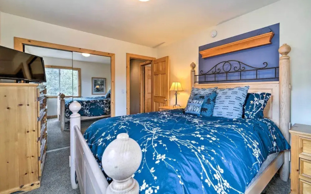 photo 3 of Tahoe Donner Retreat w/ Hot Tub & Fireplace!