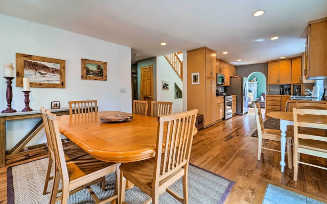 photo 5 of Tahoe Donner Retreat w/ Hot Tub & Fireplace!
