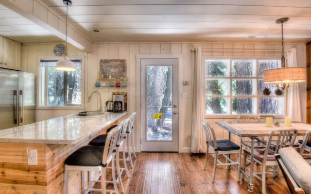 photo 2 of Tahoe Pines Cabin