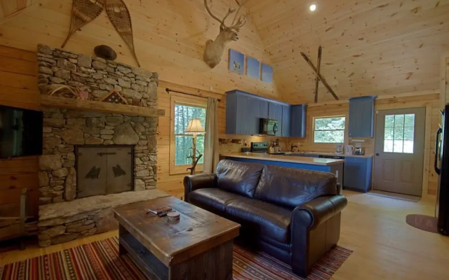 photo 2 of Taj's 3 Bedroom Cabin - 3 Br Cabin