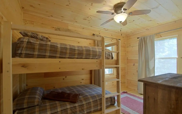 photo 5 of Taj's 3 Bedroom Cabin - 3 Br Cabin