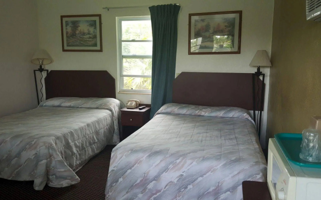 photo 2 of Tamiami Motel