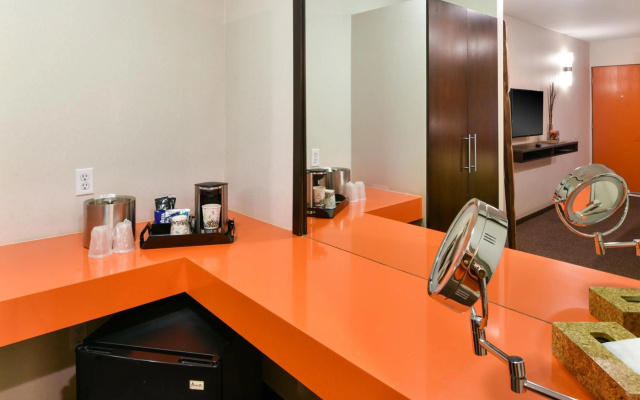 photo 4 of The Tangerine - A Burbank Hotel